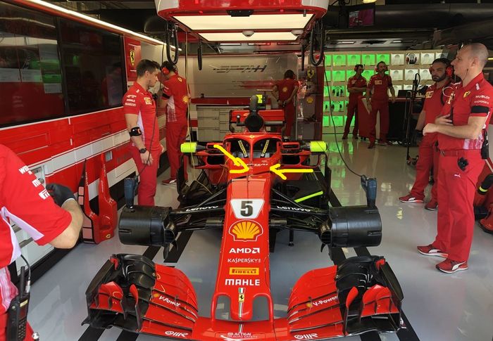 Mobil F1 milik Sebastian Vettel juga ada garis hitam