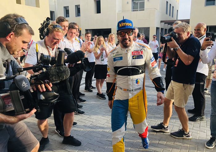 Fernando Alonso mendapat banyak sorotan ketika menjalani laga terakhirnya di balap F1 pada GP F1 Abu Dhabi 2018
