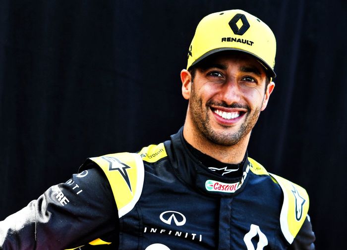 Pasca-kepergian Ricciardo ke Renault, Verstappen memang otomatis menjadi pembalap utama di tim Red Bull