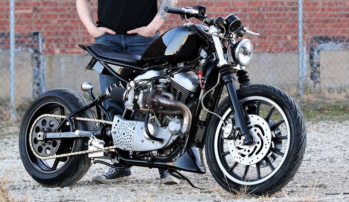 H-D Sportster 1200R custom cafe-tracker dari Schmidt Moto