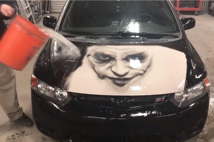 Honda Civic Si disiram air muncul wajah Joker
