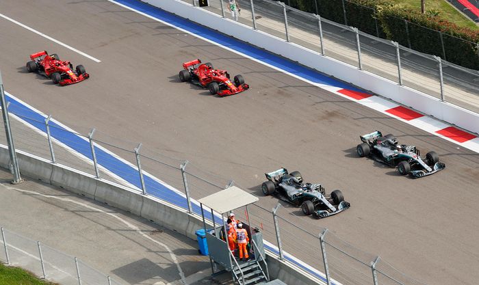 Mobil Mercedes dalam beberapa balapan terakhir lebih cepat dari Ferrari, seperti pada F1 Rusia ini
