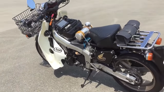 Honda Super Cub bermesin moge