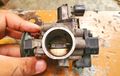 Bersihkan Throttle Body Cuma Semprot Cairan Dari Box Filter Udara, Bersih atau Tidak?