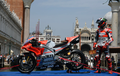 Mau Ngapain Nih Jorge Lorenzo Pakai Racing Suit dengan Motor Ducati-nya?