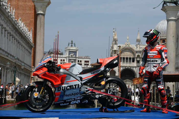 Jorge Lorenzo jalan-jalan ke Venice jelang MotoGP Italia