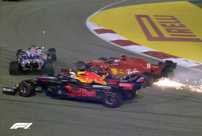 Max Verstappen (Red Bull) Charles Leclerc (Ferrari) dan Sergio Perez (Racing Point) terlibat insiden di tikungan keempat membuat Safety Car diluncurkan