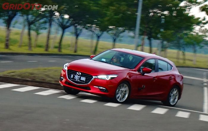 Mazda3 punya handling tajam sehingga enak untuk bermanuver