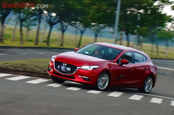 Mazda3 punya handling tajam sehingga enak untuk bermanuver