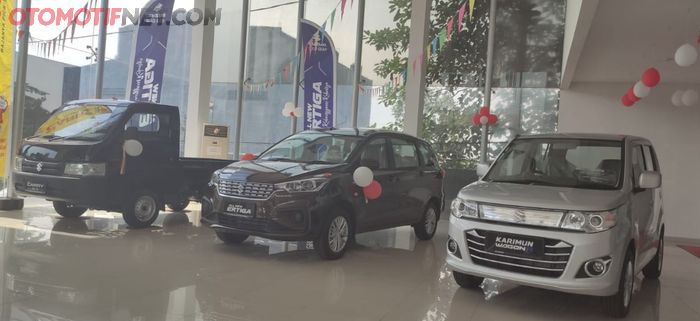 Ilustrasi. Display di showroom mobil baru