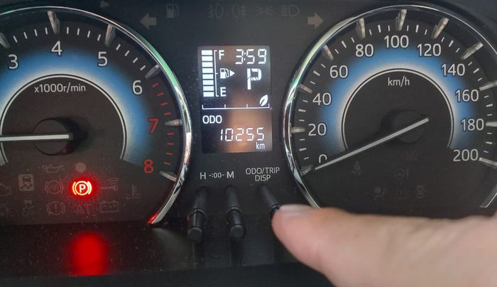 Tombol pengaturan odometer atau display MID untuk mengaktifkan atau mematikan fitu Eco Indicator di Toyota Rush terbaru.