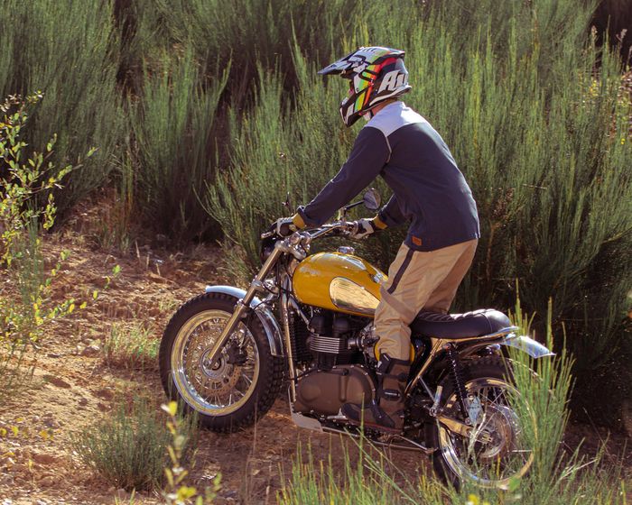 Triumph Scrambler bergaya vintage enduro yang apik