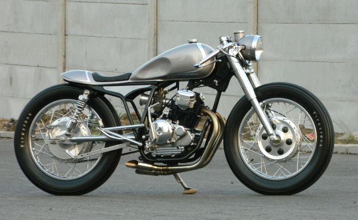 Cafe racer ini memang sengaja dibuat se-simple mungkin