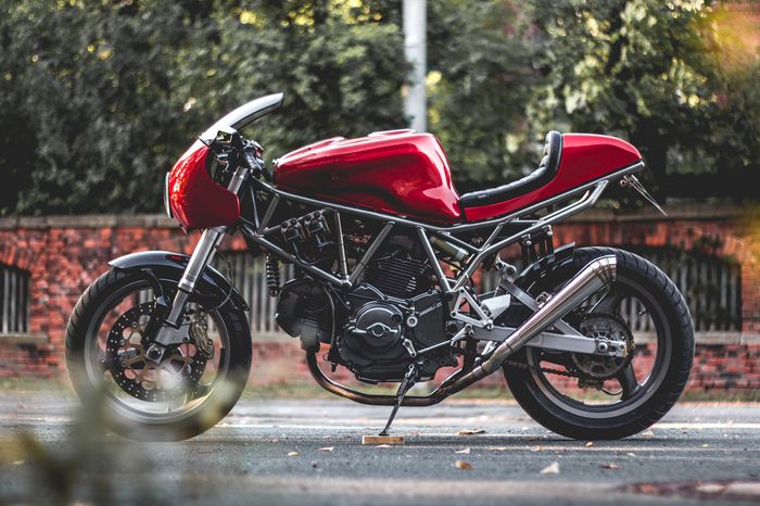 Ducati 750 SuperSport 2001 kustom modern cafe racer dari Kaspeed Custom Motorcycles, dilansir oleh www.bikebound.com