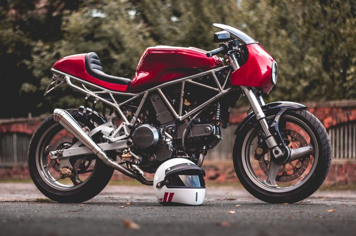 Ducati 750 SuperSport 2001 kustom modern cafe racer dari Kaspeed Custom Motorcycles, dilansir oleh www.bikebound.com