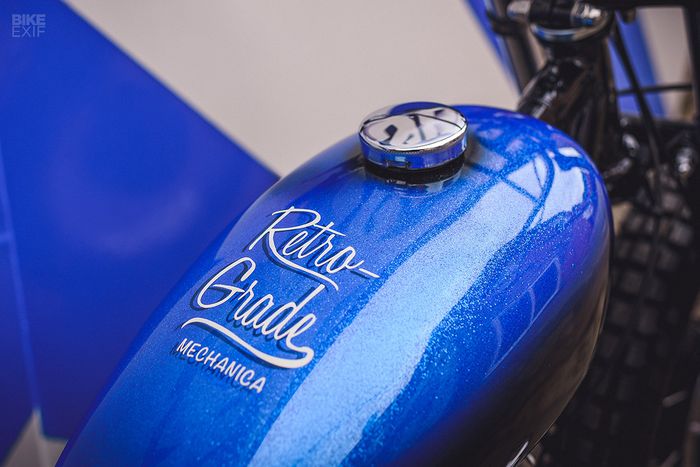 Triumph Tiger T110 restomod desert sled dari Retrograde Mechanica