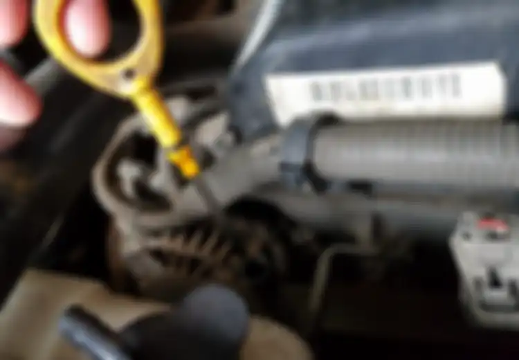Banyak Yang Salah, Ini Cara Cek Dipstick Oli Mesin Mobil Bekas Yang Benar