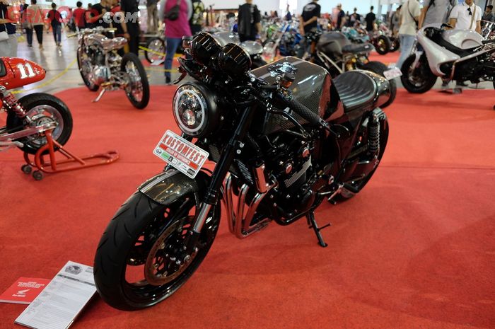 Honda CB400 Vtec bergaya cafe racer garapan Zone Modified Project Bandung