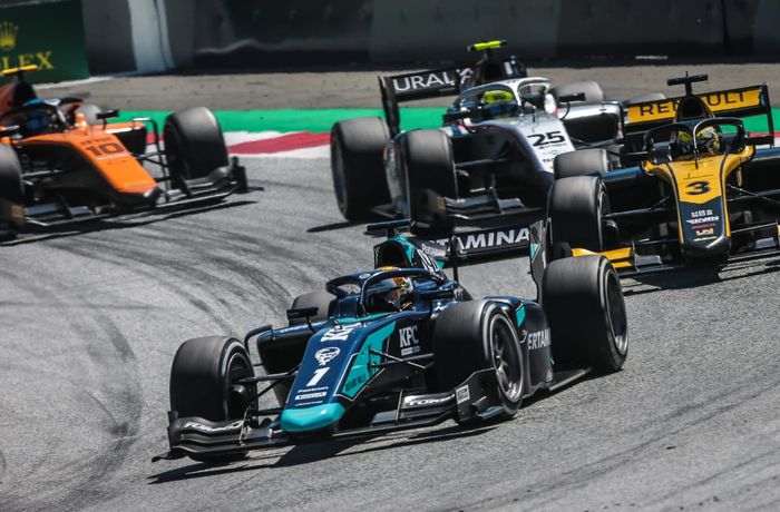 Sean Gelael bisa menyalip beberapa pembalap di awal race 2 F2 Austria