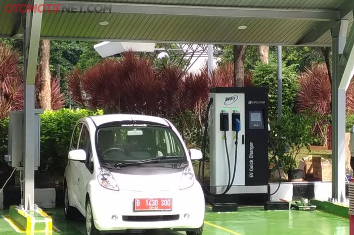 Charging station mobil listrik yang diresmikan BPPT di Jakarta (5/12/2018)