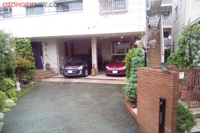 Punya mobil di Jepang itu mahal, biaya operasionalnya juga tinggi