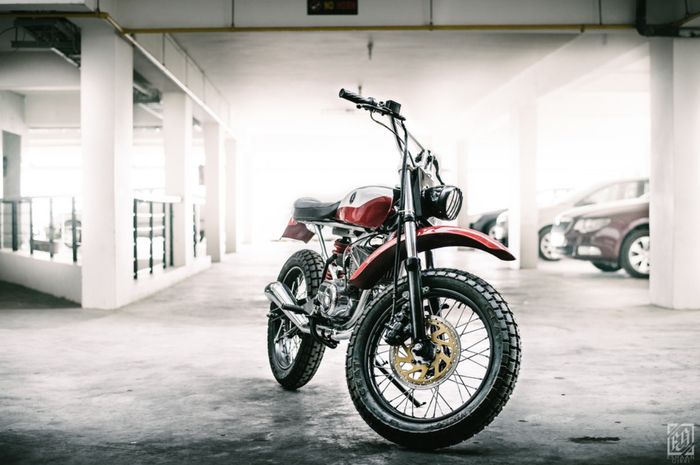 Yamaha RX 100 bergaya scrambler