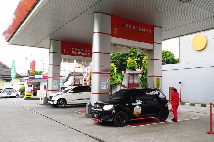 Suzuki Ignis GL AGS isi BBM Pertamax di SPBU Pertamina di Jogyakarta