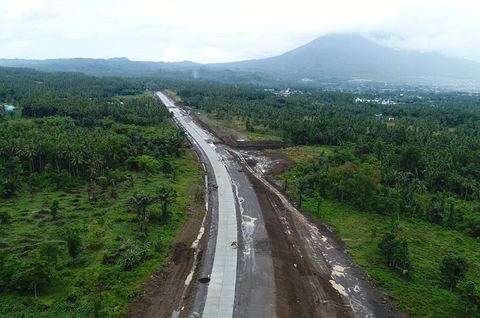 Jalan Tol Manado-Bitung yang masih dalam proses pembangunan