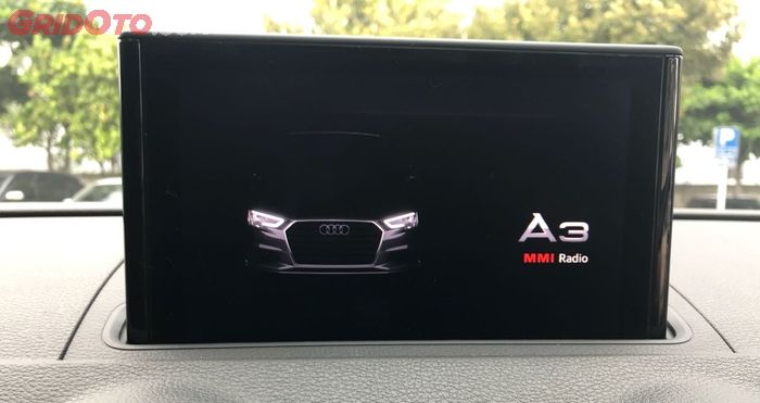 Infotaiment display dari Audi A3 Sportback bisa disembunyikan