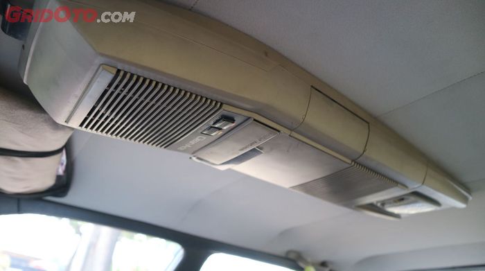 Filter udara di plafon kabin