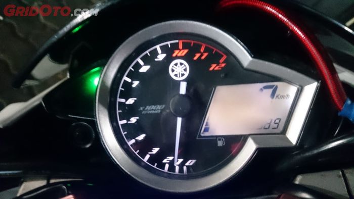 Speedometer NVL yang mengalami sunburn