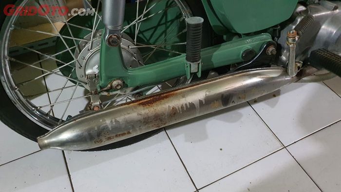 Karat pada knalpot Honda C70