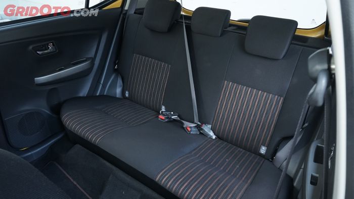 Toyota Agya TRD S dilengkapi seatbelt tiga titik serta headrest untuk seluruh penumpang