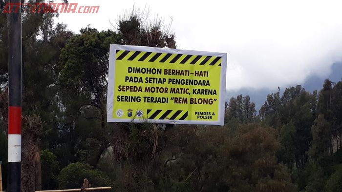 Papan pengumuman di sekitar Kawasan Bromo