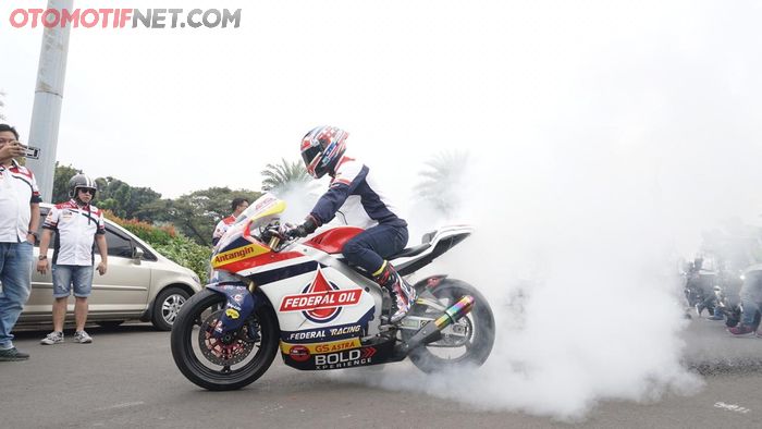 Sam Lowes burnout di Monas