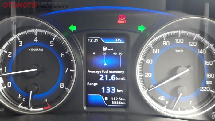 Trip meter Suzuki Baleno MT menunjukkan angka 112,5 km