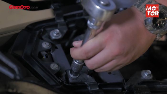 Kencangan baut secara menyilang