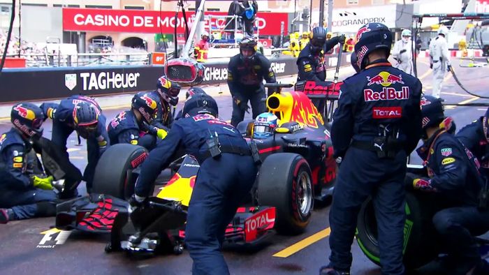 Kegagalan kru tim Red Bull saat menangani pit stop Daniel Ricciardo di GP F1 Monako 2016 yang membuatnya kehilangan posisi terdepan
