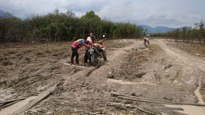 Ekspedisi Memotong Kalimantan