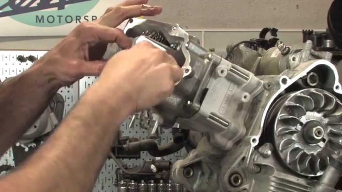 Pemasangan bore-up kit Malossi di mesin Vespa GTS150