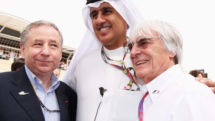 Bernie Ecclestone (kanan) ketika masih memegang kendali balap F1 di 2015, foto bersama Presiden FIA Jean Todt (kiri)