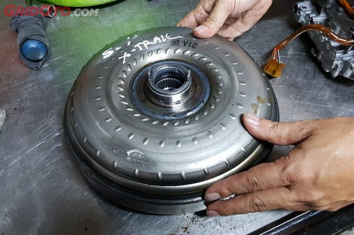 Komponen Torque Converter pada transmisi otomatis