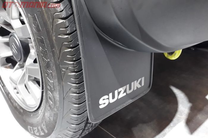 Mud flap di Suzuki Jimny