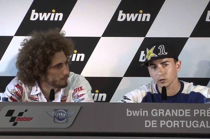 Marco Simoncelli dan Jorge Lorenzo Beradu Pendapat Soal Gaya Balap Simoncelli Yang Dianggap Membahayakan di Press Conference MotoGP Portugal