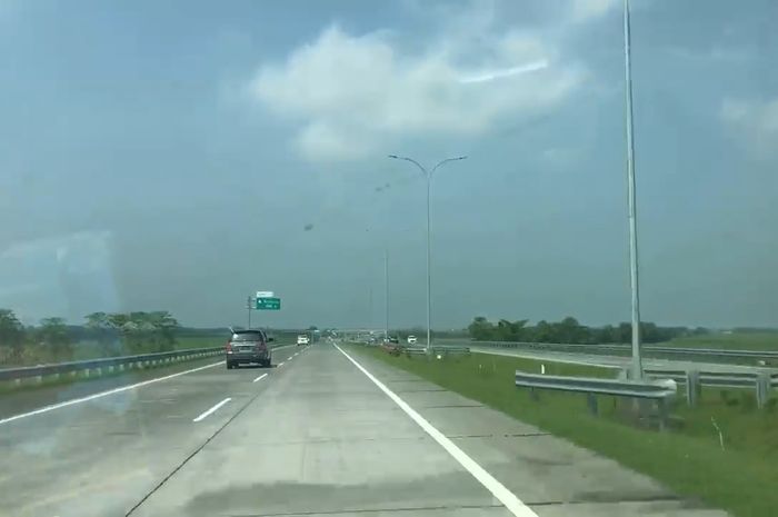 Ilustrasi jalan Tol yang lengang