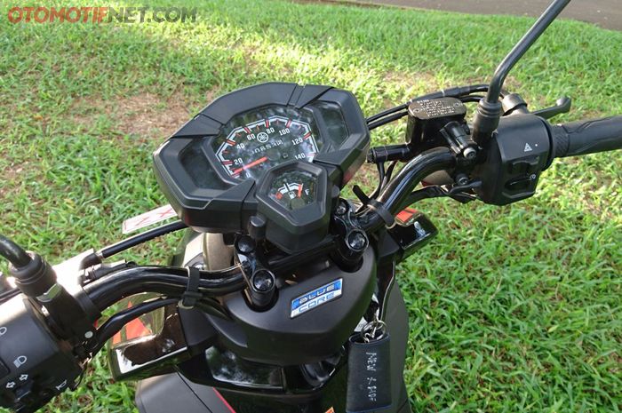 Ilustrasi panel instrumen dan setang x-ride 125