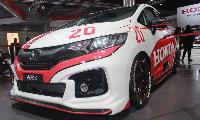 Modifikasi Honda Jazz racing look