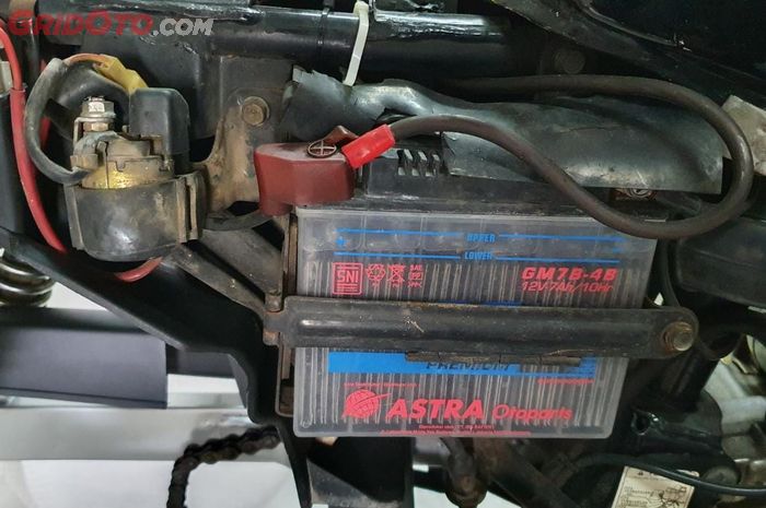 Ini Efek Samping Pakai Aki Basah di Motor Yang Harus Bikers Ketahui