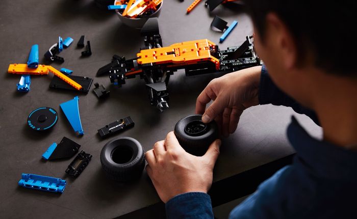 Bagiannya terdiri dari 1.432 keping bata LEGO