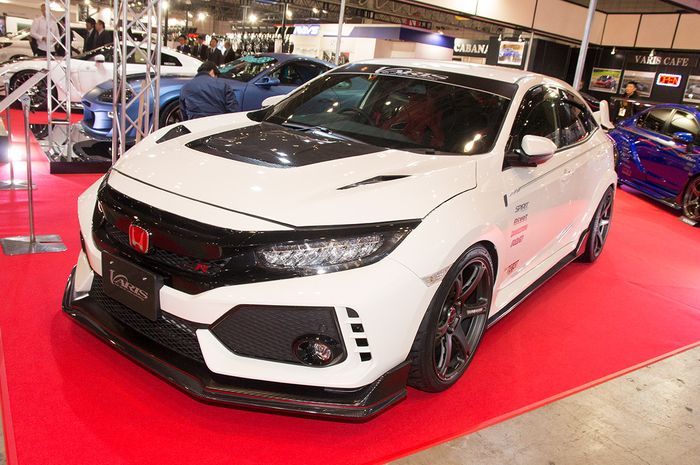 Honda Civic Type R pakai hood scoops lebar